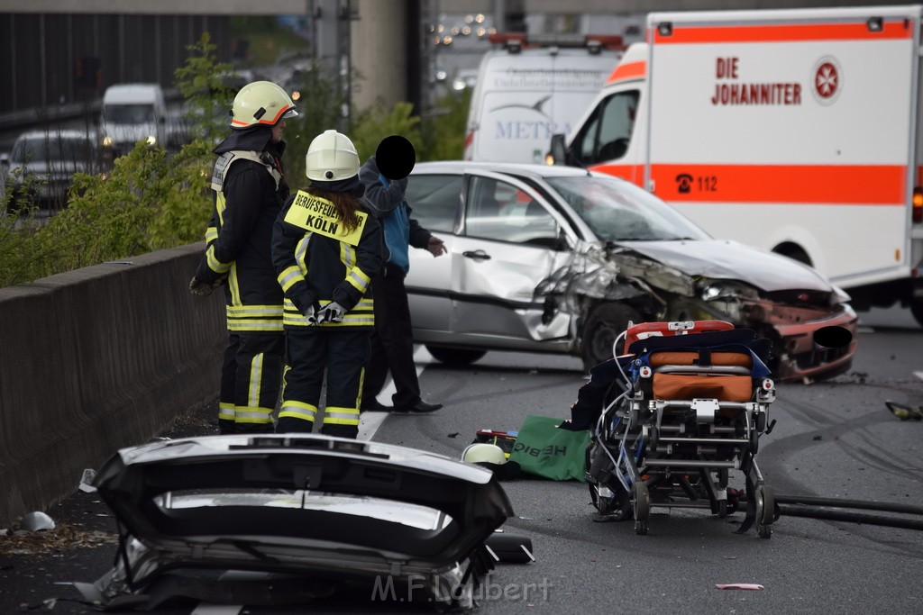 VU Auffahrunfall A 3 Rich Oberhausen kurz vor AS Koeln Dellbrueck P041.JPG - Miklos Laubert